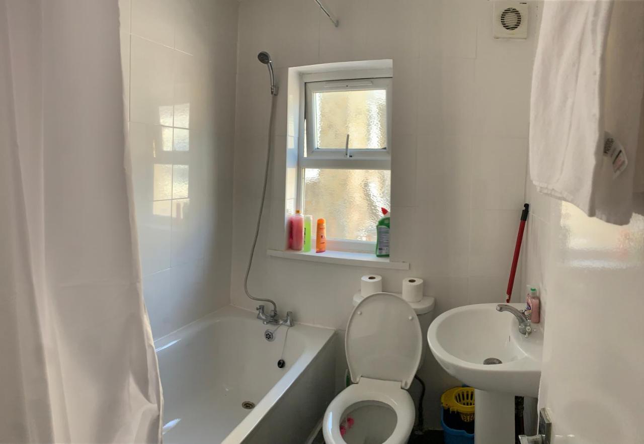 Beautiful Hoe Street First Floor One Bedroom Apartment B Walthamstow London Kültér fotó